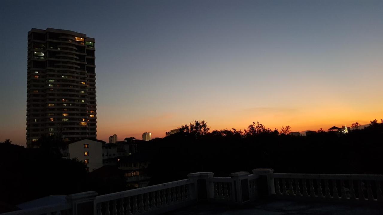 Отель Doubletree House Чиангмай Экстерьер фото